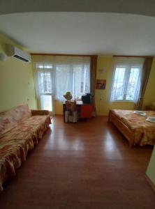 A bed or beds in a room at Hadjibulevata Guest House