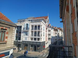 a group of buildings on a city street at T3 Moderne Ultra Centre Arcachon in Arcachon