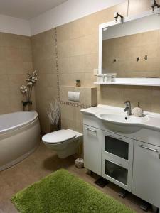 Koupelna v ubytování Apartmani Pernjak + 37 fotografií