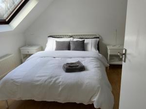 Posteľ alebo postele v izbe v ubytovaní Entire house Jersey farm St Albans
