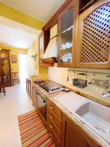 Кухня или мини-кухня в Appartamento "la Perla" a 300m dal mare di Gliaca di Piraino
