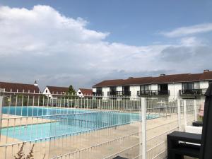 Bazén v ubytování Vakantie appartement BePinay15 nebo v jeho okolí
