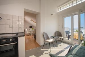 Kuchyňa alebo kuchynka v ubytovaní Apartmani Tena