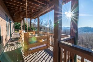 Balkón nebo terasa v ubytování Sunny View Cabin