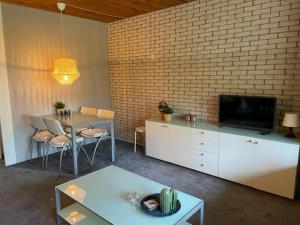 Televízia a/alebo spoločenská miestnosť v ubytovaní Appartement Zeeland