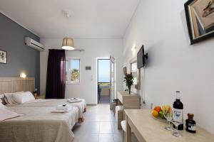Gallery image of Yiannis Apartments in Adelianos Kampos