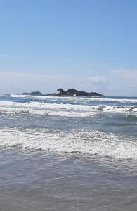 Photo de la galerie de l'établissement Apartamento quadra da praia - Pitangueiras Guarujá, à Guarujá