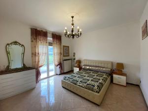 Appartamento suite Raffaella con spettacolare vista panoramica tesisinde bir odada yatak veya yataklar