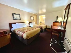 Postel nebo postele na pokoji v ubytování Passport Inn Somers Point - Somers Point