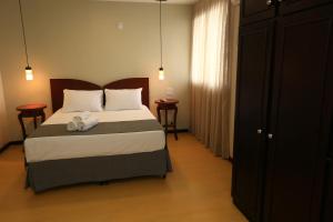 Ένα ή περισσότερα κρεβάτια σε δωμάτιο στο Essência Hotel Pato Branco +31 φωτογραφίες