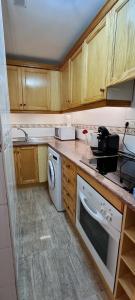 Kuchyňa alebo kuchynka v ubytovaní Cozy apartment 200m from the beach