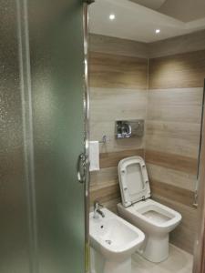 A bathroom at Acquamarina