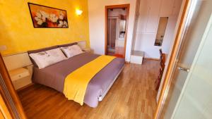 A bed or beds in a room at Villa Venezia