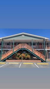 a building with a staircase in a parking lot at Atlantic Shores Inn and Suites in Chincoteague