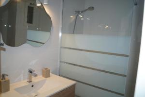 a bathroom with a sink and a mirror at BEACH PARADISE in Cambrils