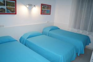 A bed or beds in a room at BEACH PARADISE