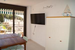 A television and/or entertainment centre at BEACH PARADISE