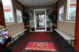 Photo de la galerie de l'établissement Red Carpet Inn West Springfield, à West Springfield
