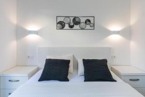 Posteľ alebo postele v izbe v ubytovaní Luxury apartment Pia with swimming pool and grill