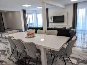 TV a/nebo společenská místnost v ubytování Luxury Villa Jasna 2
