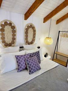 Tempat tidur dalam kamar di Mariviky design apartment