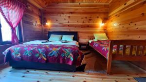 Postel nebo postele na pokoji v ubytování Log cabin 2 Merdovic