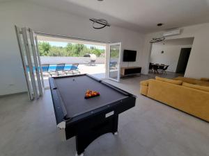TV a/nebo společenská místnost v ubytování Villa Oasis - pool villa in heart of Istria + 30 fotografií