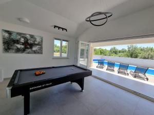 Biliár nebo kulečník v ubytování Villa Oasis - pool villa in heart of Istria