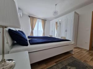Postel nebo postele na pokoji v ubytování Villa Oasis - pool villa in heart of Istria
