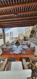 Restaurace v ubytování WhiteStone villa mykonos