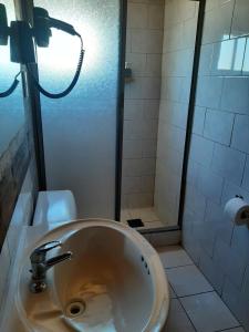 a bathroom with a sink and a shower at Curanipe: primera linea de playa. in Curanipe