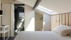 Łóżko lub łóżka w pokoju w obiekcie Moure Hotel