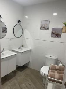 A bathroom at apartamento banferra