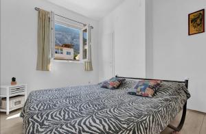 a bed with two pillows in a bedroom with a window at Apartman Ita Pet Friendly in Makarska