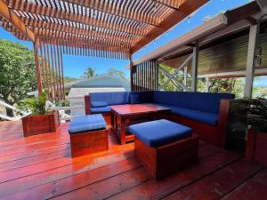 Posezení v ubytování Hotel and Dive Center Roatan Yacht Club