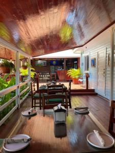 Gallery image of Hotel and Dive Center Roatan Yacht Club in Roatan