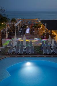 Bazén v ubytování Xperia Saray Beach Hotel nebo v jeho okolí