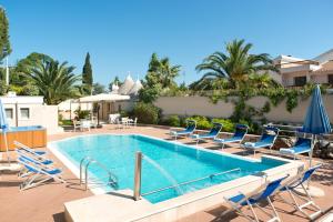 Bazén v ubytování Park Hotel La Grave nebo v jeho okolí