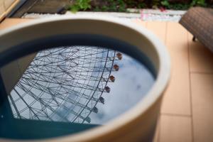 Foto sihtkohas Osaka asuva majutusasutuse KONJAKUSO Osaka Tempozan "IKESU" Projection M apping SPA KONJAKUSO Osaka Tempozan "TAKADORO" Wheel View galeriist