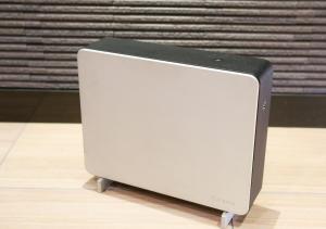 a white speaker sitting on top of a floor at APA Hotel Hakata Higashihieekimae in Fukuoka