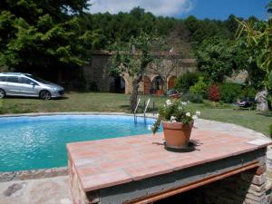 A piscina localizada em Casa Julia con giardino e piscina privati ou nos arredores