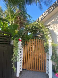 Φωτογραφία από το άλμπουμ του Palm Garden Beach House σε Papamoa