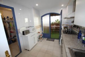 Kuchnia lub aneks kuchenny w obiekcie Infinity Apartment