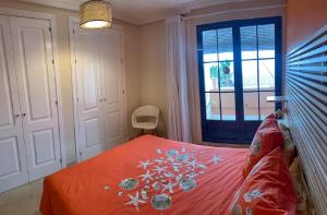 Łóżko lub łóżka w pokoju w obiekcie Infinity Apartment