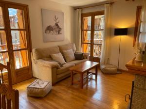 Posezení v ubytování Apartamento El Tilo de Benás