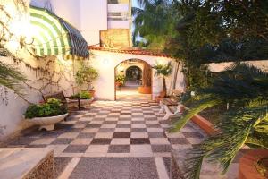 Сад в Ballos Apartments