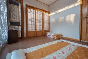 Postel nebo postele na pokoji v ubytování Aega Hanok Guesthouse