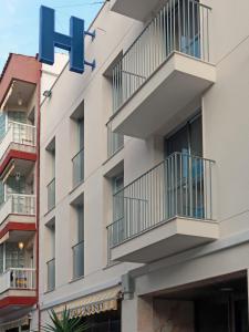 a building with the letter h on it at Agusti Hostal in Sant Carles de la Ràpita