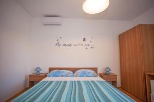 Posteľ alebo postele v izbe v ubytovaní Apartments and Room Agata + 37 fotografií