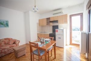Kuchyňa alebo kuchynka v ubytovaní Apartments and Room Agata